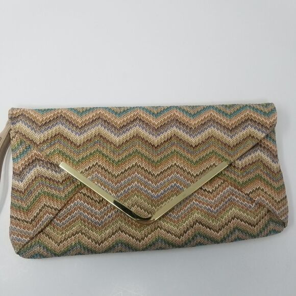 Chevron Print Wristlet/Clutch bag. - Picture 3 of 13